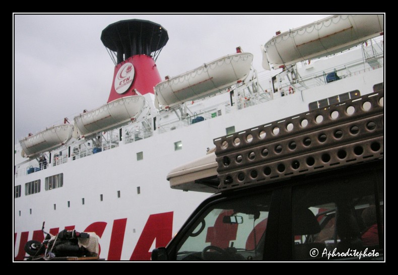 003  En attente d embarquement sur le ferry de la CTN